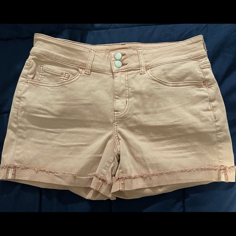 Pink/maybe colored shorts